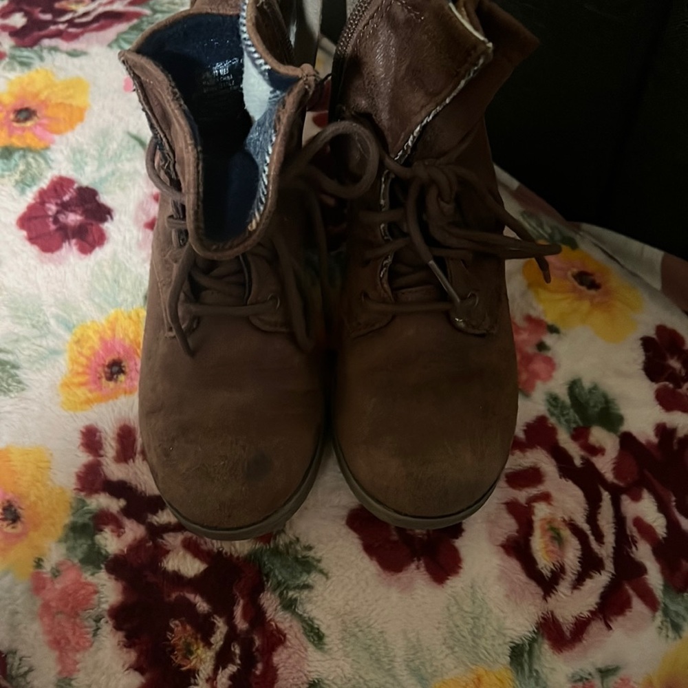 Brown boots. So fun.